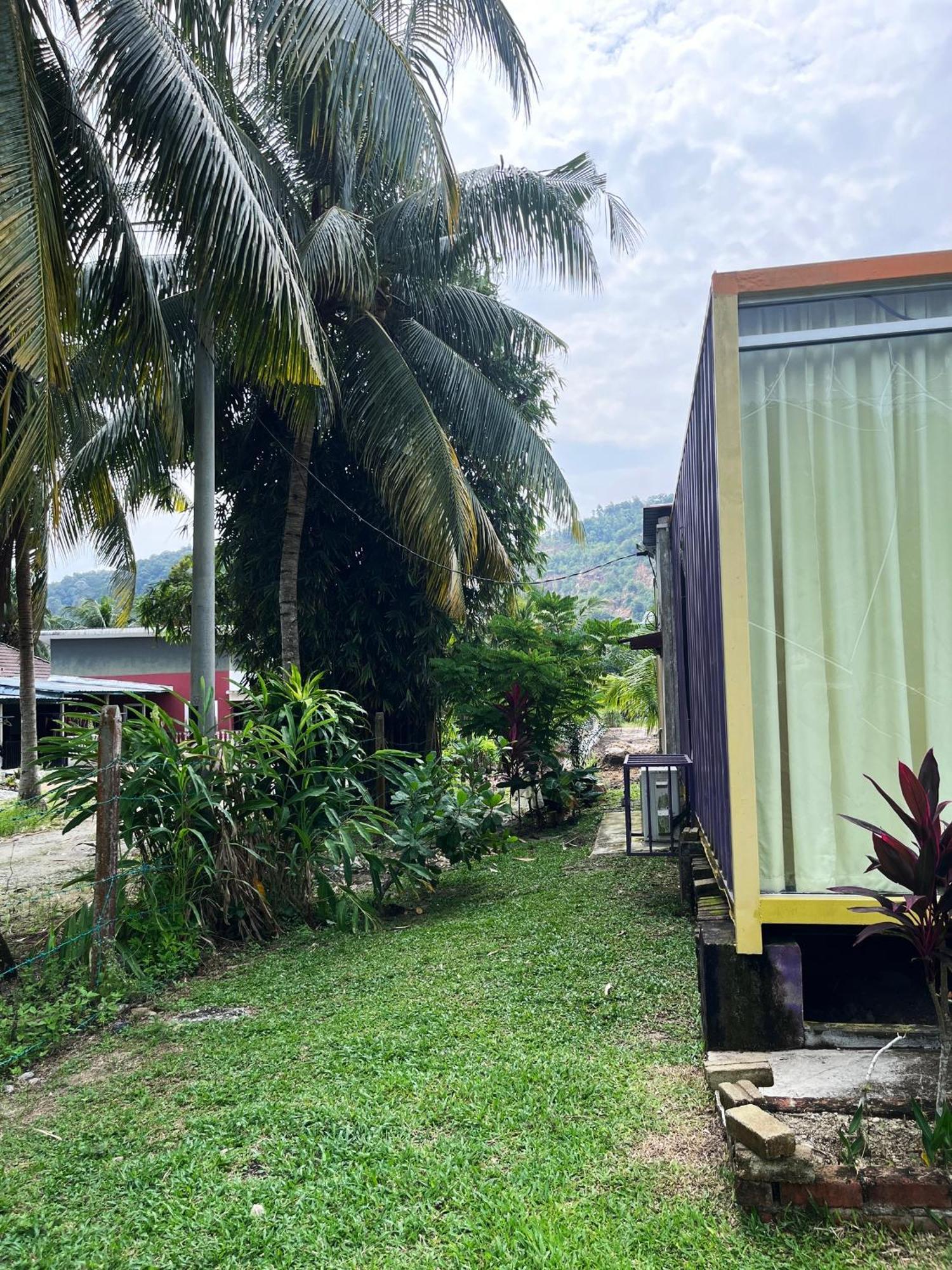 Purple Cube At Lumut Cube Homestay Kontena מראה חיצוני תמונה