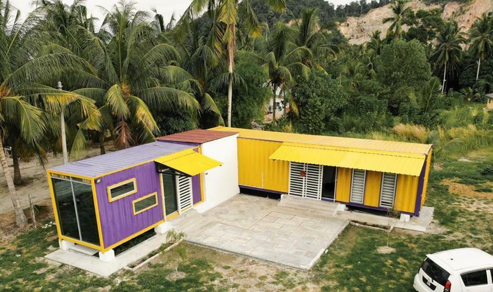 Purple Cube At Lumut Cube Homestay Kontena מראה חיצוני תמונה